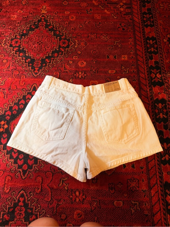 LONDONJEAN Pants - Women's White Denim Shorts - Clean Summer Style